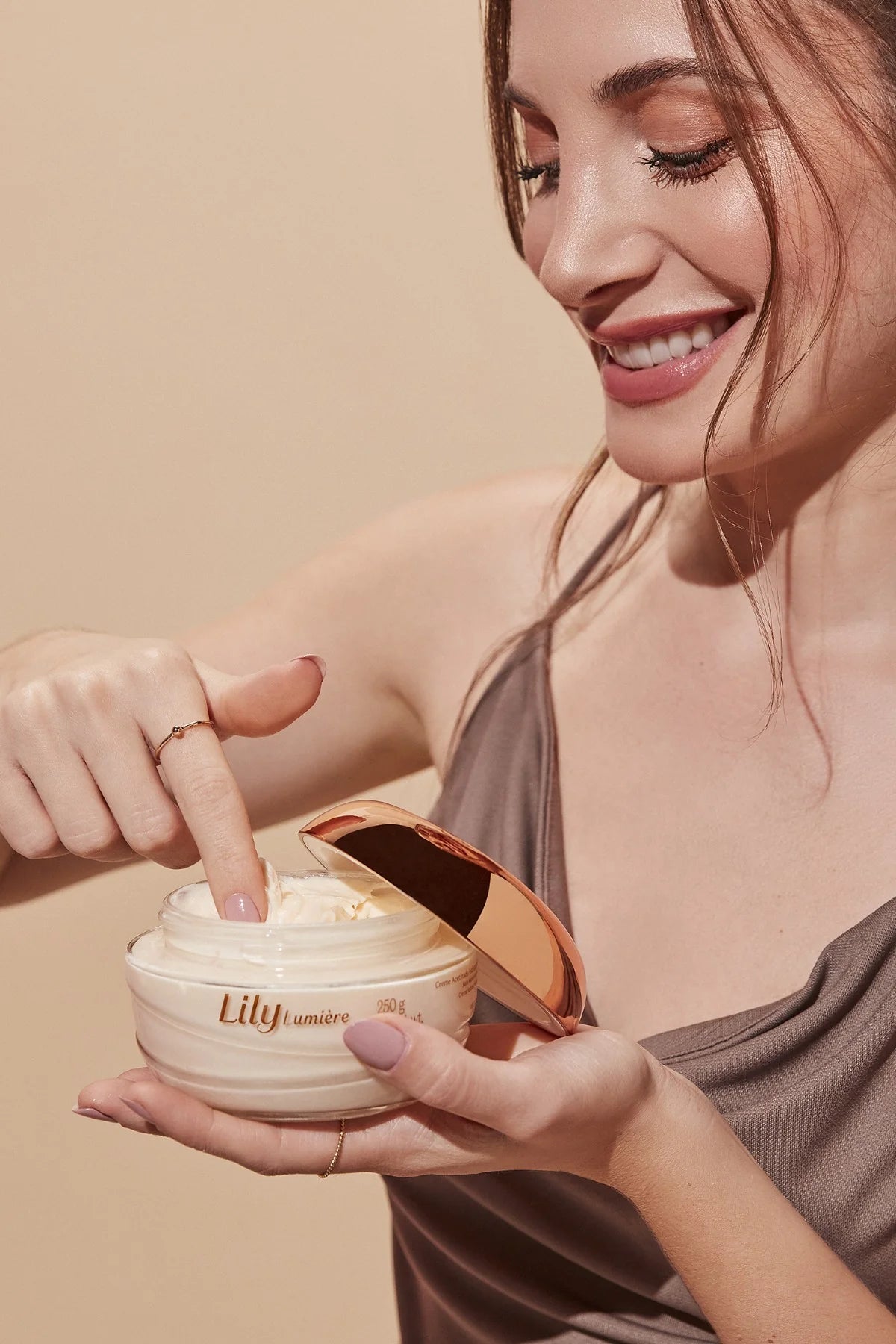 LILY LUMIÈRE SATIN BODY CREAM